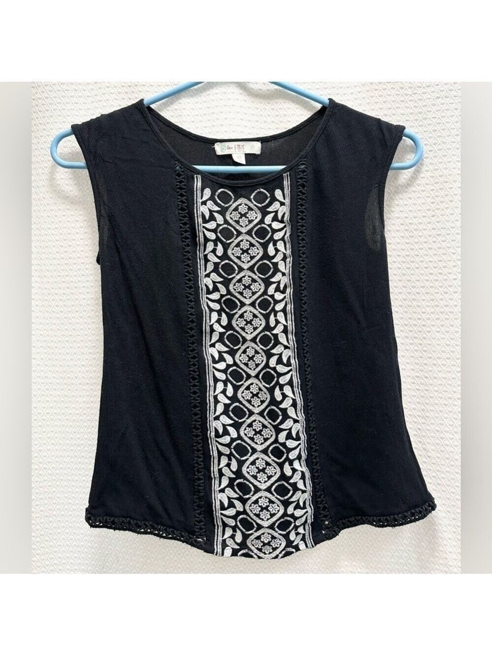 love, Fire Black and White Embroidered Sleeveless Top - Picture 3 of 9